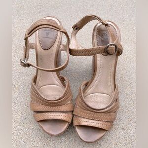 FRYE Corrina Stitch Leather Wedge Sandal, Size 7